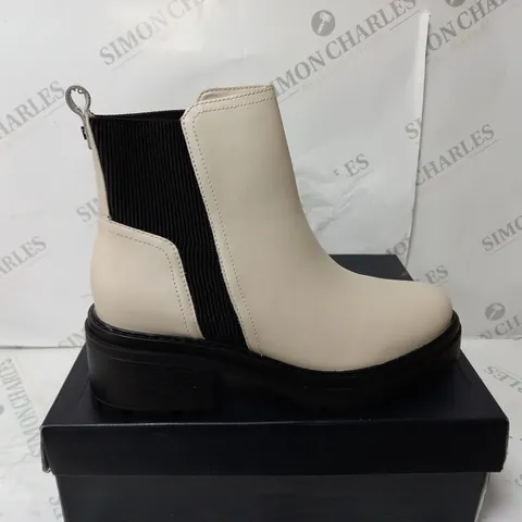 BOXED PAIR OF NATURALIZER JADYN ANKLE BOOTS IN PORCELAIN - UK SIZE 6