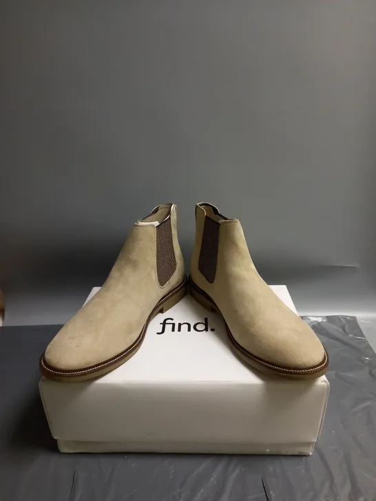 BOXED PAIR OF FIND ANKLE BOOTS IN SAND SIZE UK 10