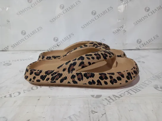 TAN LEOPARD PRINT PLASTIC SLIPPERS SIZE 44