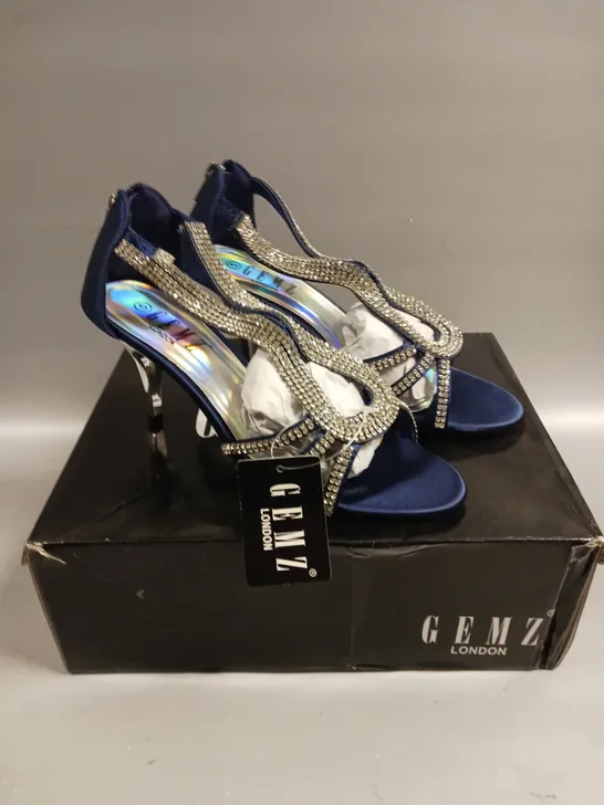 BOXED PAIR OF GEMZ LONDON OPEN TOE HIGH HEEL SHOES IN SATIN NAVY - 5