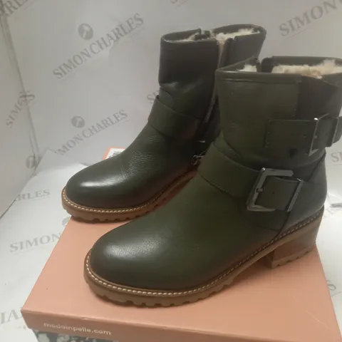 BOXED MODA CORNELIA KHAKI LWATHER BOOTS - SIZE 6