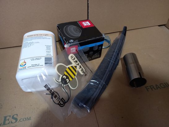 LOT OF APPROXIMATELY 5 ASSORTED VEHICLE PARTS/ITEMS TO INCLUDE DESIGNER WIPER, MOBIL DTE OIL, ETC