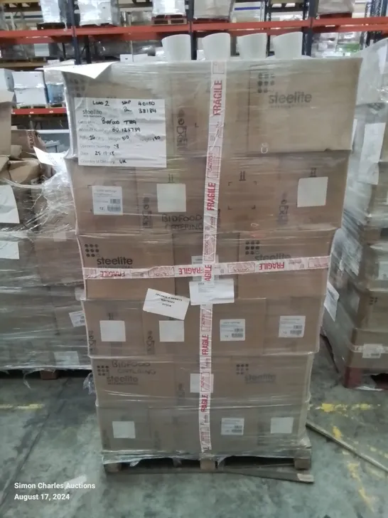 PALLET CONTAINING LARGE AMOUNT OF TILTED SIDE POTS/RAMEKINS (GREEN AND WHITE)