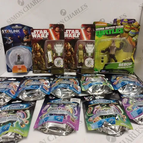 APPROXIMATELY 10 ASSORTED VIDEO GAME & FILM MINI FIGURINES TO INCLUDE STAR WARS, STARLINK, SKYLANDERS ETC 