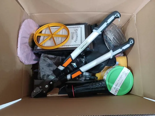 BOX OF APPROX 30 ASSORTED ITEMS TO INCLUDE - VONHAUS GEARED TELESCOPIC ANVIL LOPPER - 2 BAMBOO LUNCH BOXES - A4 DOCUMENT FRAMES ECT 