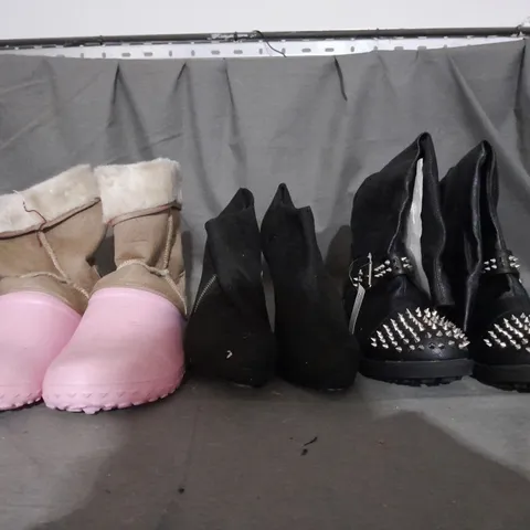 APPROXIMATELY 10 PAIRS OF ASSORTED WOMEN SHOES IN VARIOUS STYLES AND SIZES 