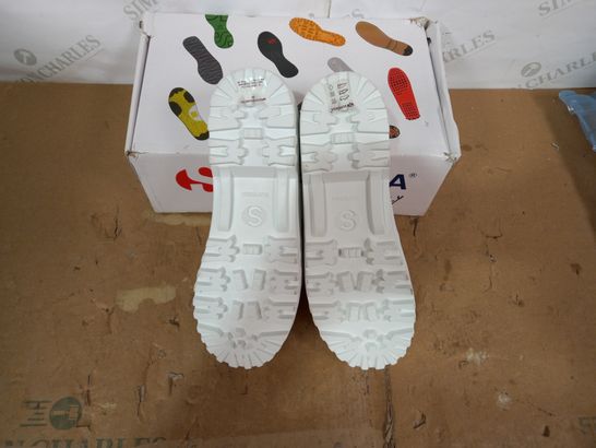 BOXED PAIR OF SUPERGA WHITE TRAINERS SIZE 6.5