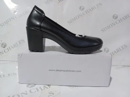 BOXED PAIR OF DREAMPAIRS CLOSED TOE SLIP-ON BLACK HEEL SHOES IN BLACK UK SIZE 4.5