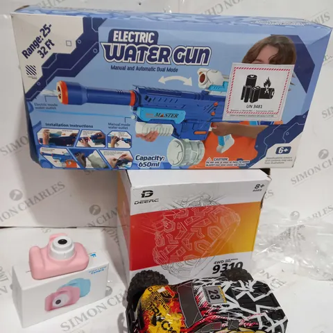 BOX OF APPROXIMATELY 5 ASSORTED ITEMS TO INCLUDE WATER GUN, KIDS CAMERA, TOY CAR ETC