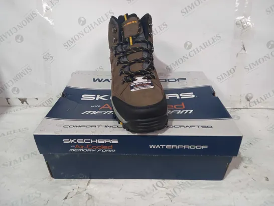 BOXED PAIR OF SKECHERS WATERPROOF MEMORY FOAM BOOTS IN BROWN UK SIZE 10.5