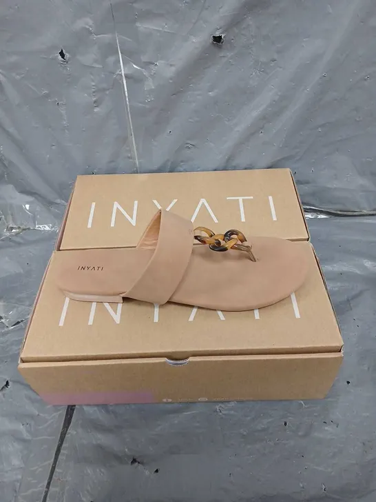 INYATI X2 BOXED PAIRS OF LEANDRA THONG STYLE SANDAL IN TOASTED NUT SIZE 6