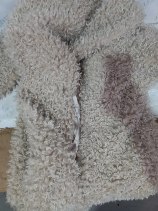 DESIGNER FLUFFY FLEECE COAT IN BEIGE SIZE UNSPECIFIED