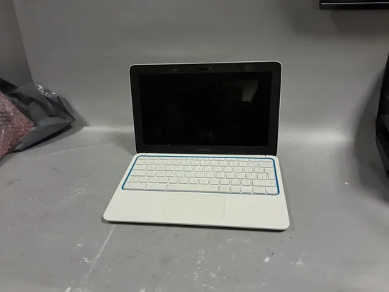 WHITE HP CHROMEBOOK CB2 11 