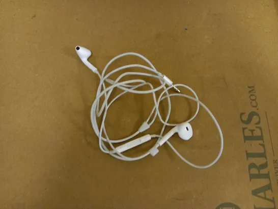 APPLE EARPODS WITH HEADPHONE PLUG