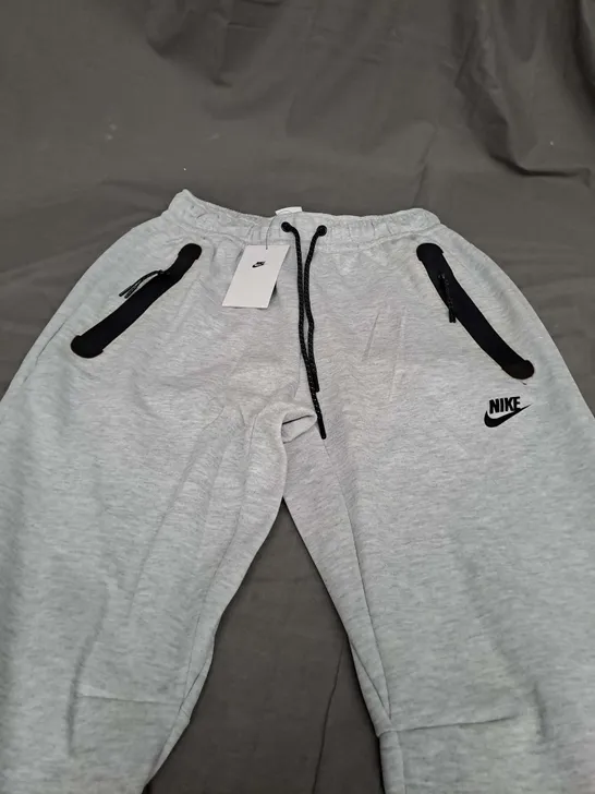 NIKE STANDARD FIT STRAIGHT LEG REGULAR LENGTH LIGHT GREY - MEDIUM