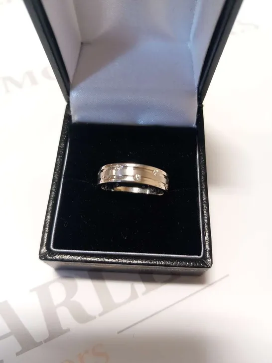 18CT WHITE GOLD UNISEX WEDDING BAND SET WITH NATURAL DIAMONDS