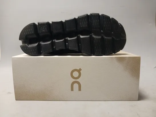 BOXED PAIR OF ON CLOUD 5 WATERPROOF SHOES IN BLACK UK SIZE 7.5