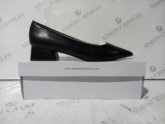 BOXED PAIR OF DREAM PAIRS POINTED TOE LOW BLOCK HEEL SHOES IN BLACK UK SIZE 6.5