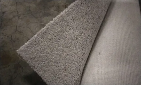 ROLL OF QUALITY CARPET RUNNER GREY APPROXIMATELY 1M X SIZE UNSPECIFIED