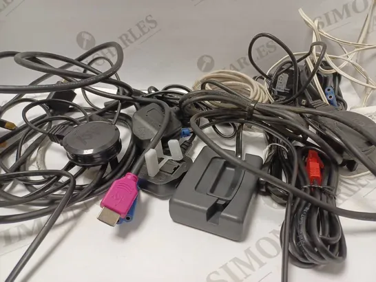 LOT OF APPROX 20 ASSORTED POWER LEADS AND CABLES 