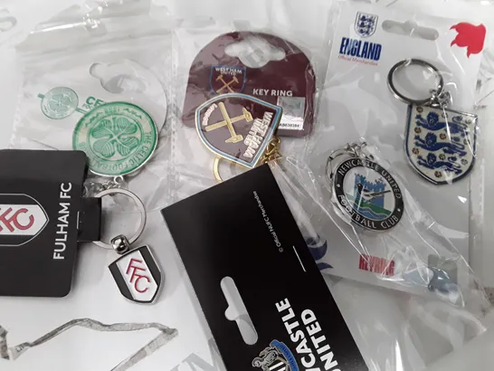 LOT OF APPROXIMATELY 30 ASSORTED FOOTBALL THEMED KEYRINGS