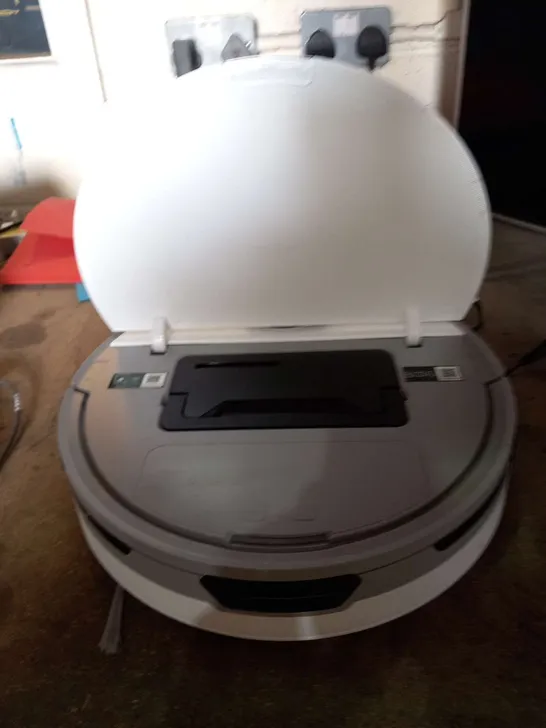 BOXED SAMSUNG JET BOT™ ROBOT VACUUM CLEANER WITH LIDAR SENSOR