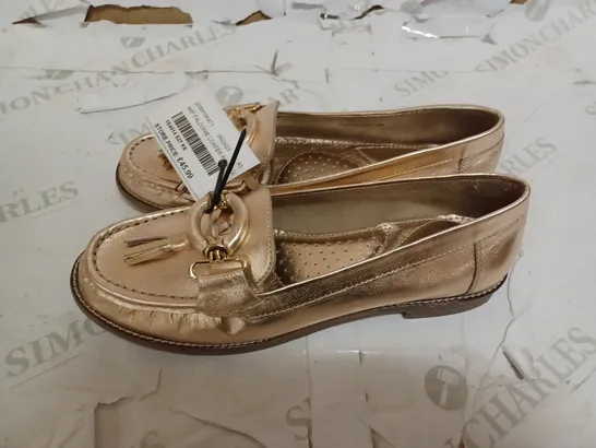 MODA IN PELLE FALCONCIE TASSEL LOAFER SIZE 6 