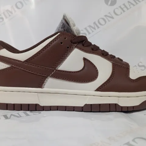 BOXED PAIR OF NIKE DUNK LOW SHOES IN BROWN/WHITE UK SIZE 4