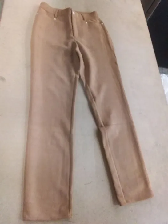 BOX OF APPROXIMATELY 4 MARLA WYNNE STRETCH FAUX SUEDE JEANS DARK CAMEL - SIZE 8