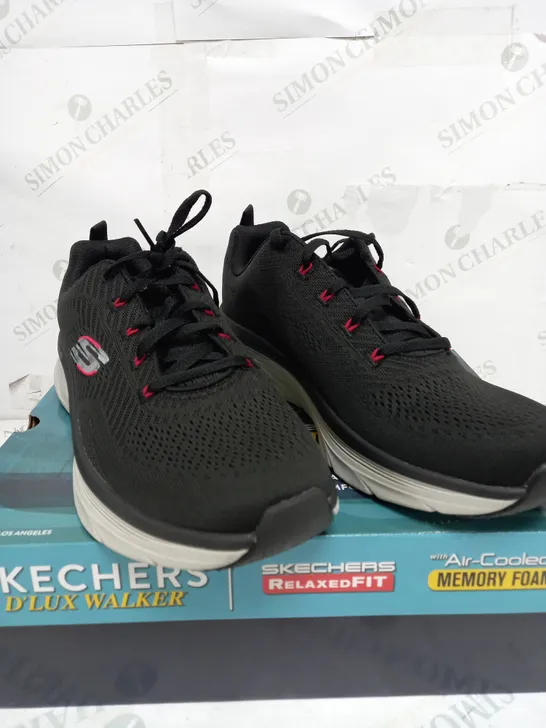 BOXED SKETCHERS D'LUX WALKER MEMORY FOAM IN BLACK - SIZE 11