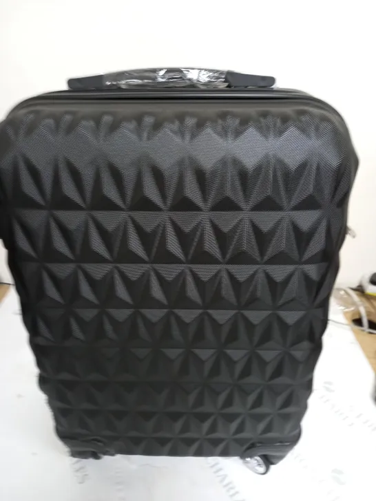 TEXTURED DESIGN TRAVEL CASE IN BLACK