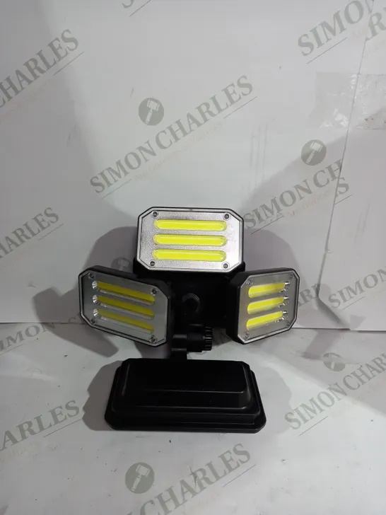 BELL & HOWELL 300 LUMENS BIONIC FLOODLIGHT