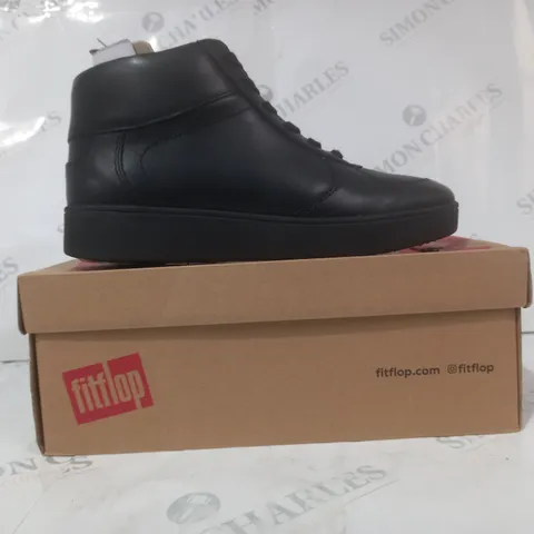 BOXED PAIR OF FITFLOP RALLY LEATHER MID-TOP PANEL SNEAKERS IN BLACK UK SIZE 5