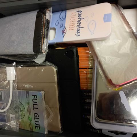 LOT OF APPROXIMATELY 30 ASSORTED PHONE CASES, CHARGERS, SCREEN PROTECTORS, ETC 