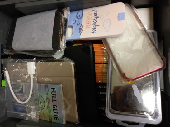 LOT OF APPROXIMATELY 30 ASSORTED PHONE CASES, CHARGERS, SCREEN PROTECTORS, ETC 