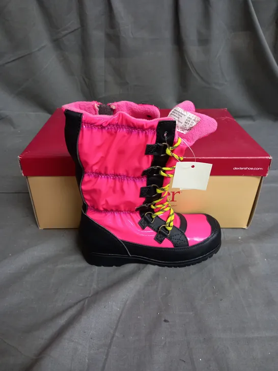 BOX OF 8 PAIRS OF GIRLS BOOTS IN BLACK/PINK/GREEN SIZE 13