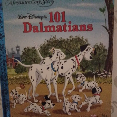 LOT OF APPROX. 38 TREASURE COVE STORY WALT DISNEY'S 101 DALMATIANS BOOKS