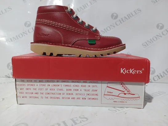 BOXED PAIR OF KICKERS KIDS SHOES IN RED SIZE 29