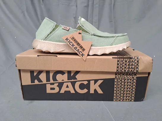 BOXED PAIR OF KICKBACK COUCH MID SLIP-ON SHOES IN GREEN UK SIZE 8