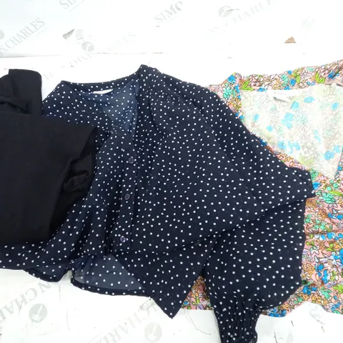 BOX OF ASSORTED CLOTHING ITEMS TO INCLUDE DRESSES PANTS AND SHIRTS / COLLECTION ONLY 