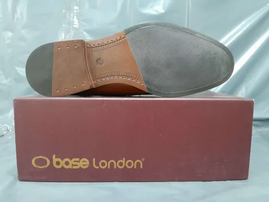 BOXED PAIR OF BASE LONDON LACE UP SHOES IN TAN UK SIZE 9