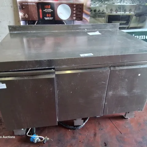 POLARIS TRIPLE DOOR COUNTER FRIDGE Model KPAT 02