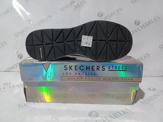 BOXED PAIR OF SKECHERS BILLION TRAINERS IN BLACK UK SIZE 6