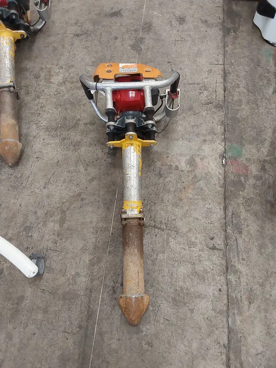 ROBEL 62.05 2 STROKE VERTICAL TAMPER - RAILWAY MAINTENANCE TOOL