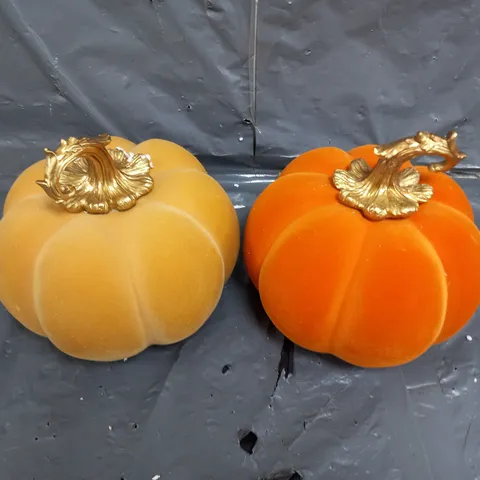 SET OF 2 DECORATIVE PUMPKINS