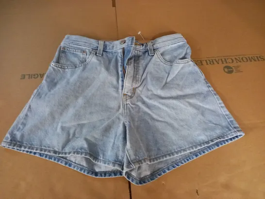 LEVIS HIGH WAISTED MOM SHORTS - 28