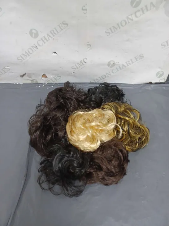 LARGE QUANTITY OF HAIR PIECES ASSORTED COLOURS