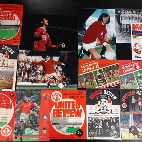 SMALL COLLECTION OF MANCHESTER UNITED MEMORBILIA TO INCLUDE PHOTOGRAPHS AND PROGRAMMES;