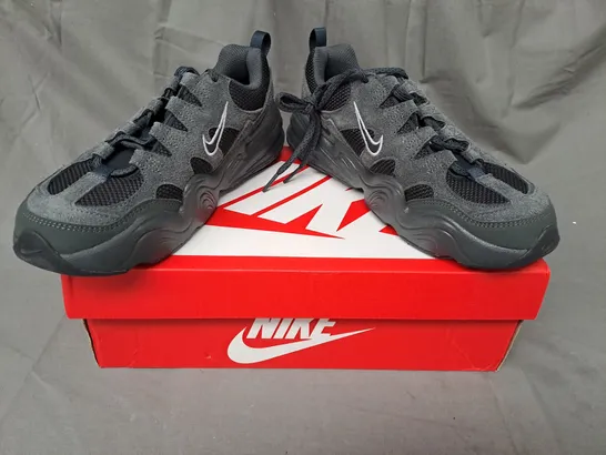 BOXED PAIR OF NIKE TECH HERA SHOES IN GREY/BLACK UK SIZE 4.5