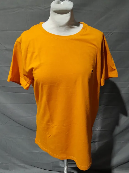 TOMMY HILFIGER STRETCH SLIM FIT TEE IN RICH OCHRE SIZE LARGE 